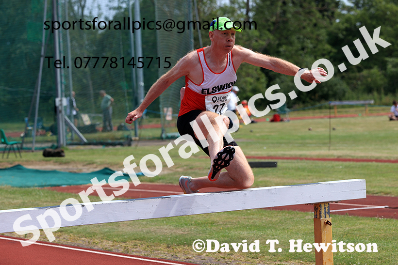 Steeplechase, 2025 NEMAA Track and Field, Monkton. Photo: David T. Hewitson/Sports for All Pics